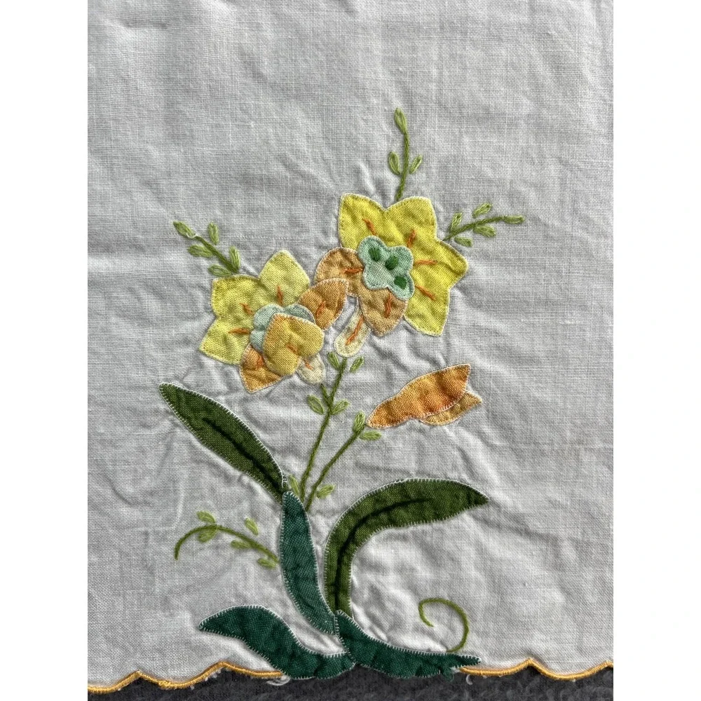Vintage Hand Embroidered Linen Guest Towel Set Floral Basket Applique White 2pc